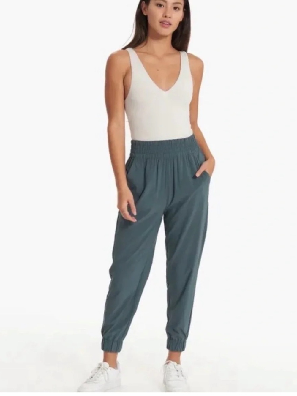 Vuori Elastic Waist Jogger Pants in Stone